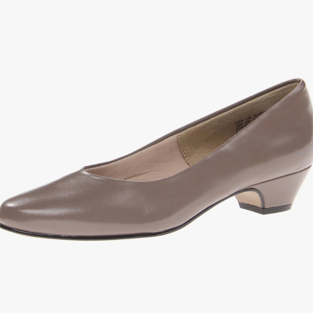 Soft Style Angel Ii Dress closed toe pumps low heel Tan brown